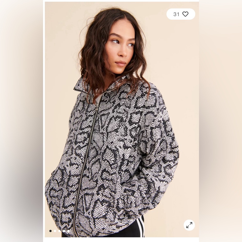 URBAN OUTFITTERS BOMBER JACKET.